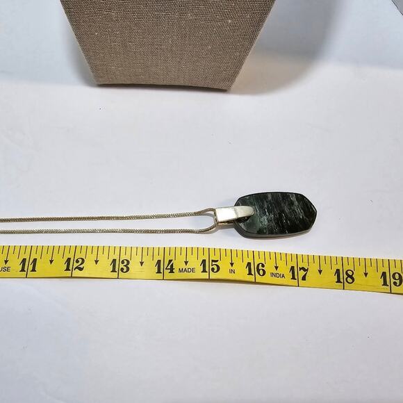 Kendra Scott Inez Adjustable Necklace in Sage Mica? And Gold - Picture 6 of 8